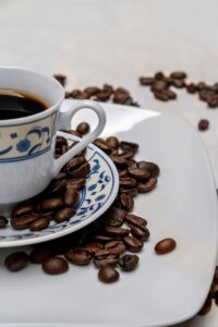 犬が食器をひっくり返すのを直す方法は？