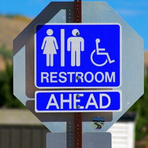 子犬がトイレにすぐ行くサインとは何ですか？