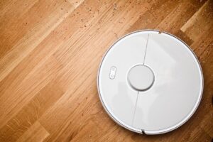 子犬が掃除ロボットを噛む理由とは何ですか？